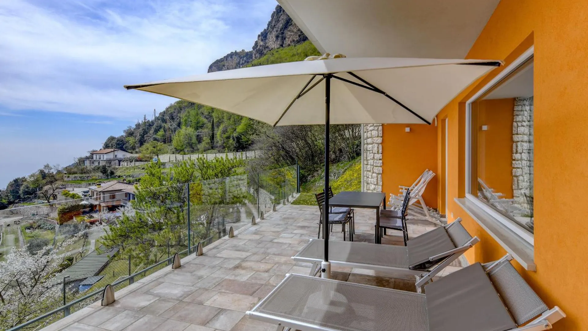 Orange House Relax Apartment Tignale Italy